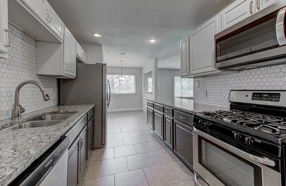 1711 Cricket Hollow Drive Austin, TX 78758