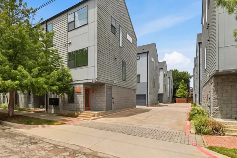 427 W 10th Street #101