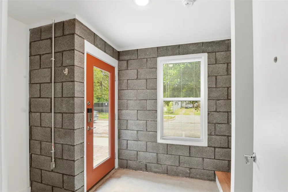 427 W 10th Street #101 Dallas, TX 75208