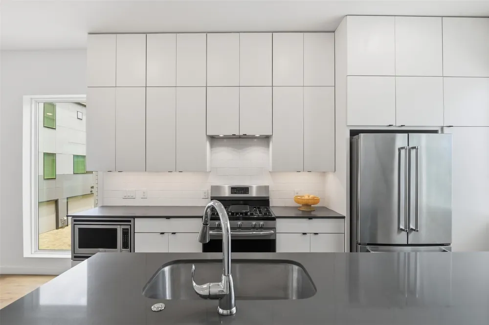 427 W 10th Street #101 Dallas, TX 75208