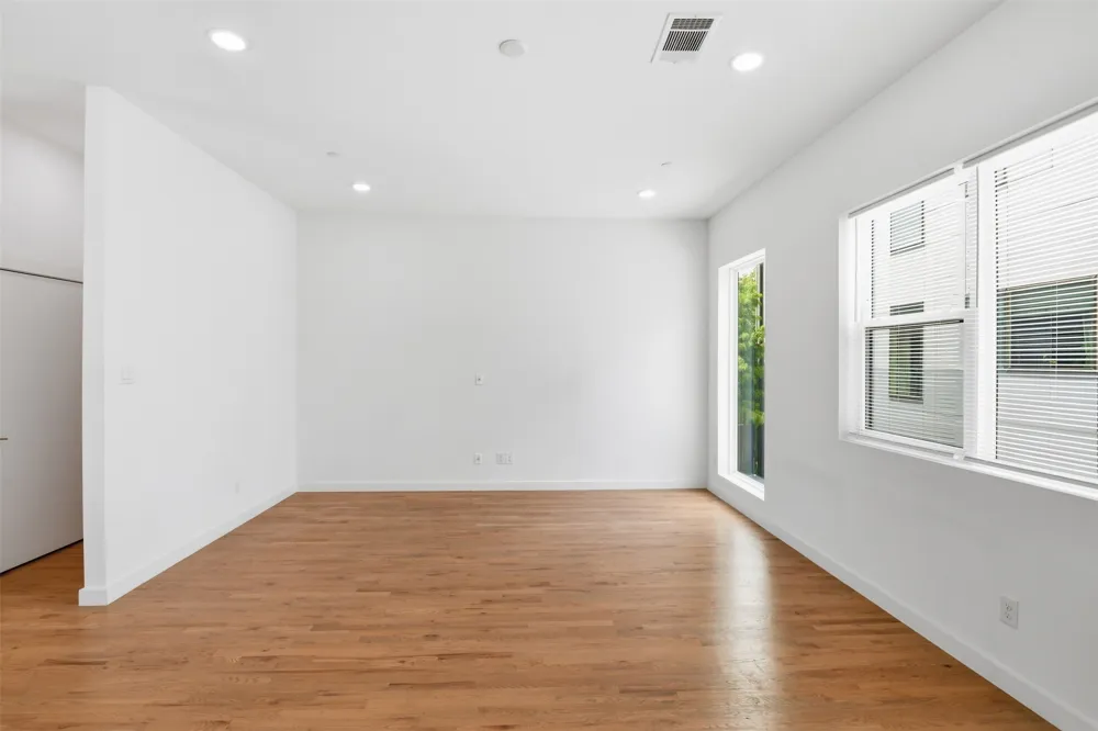 427 W 10th Street #101 Dallas, TX 75208