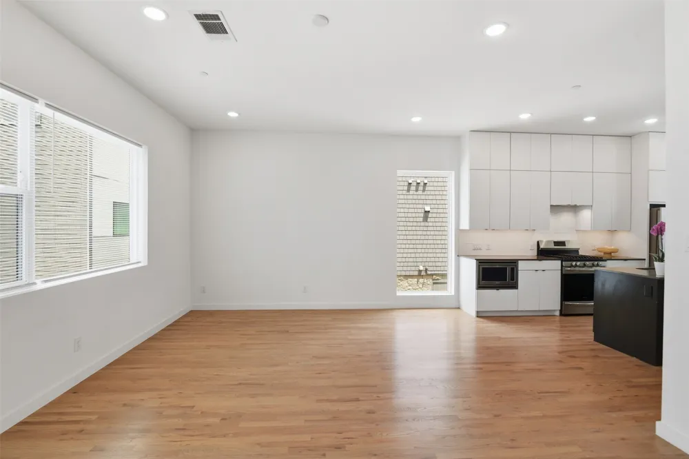 427 W 10th Street #101 Dallas, TX 75208