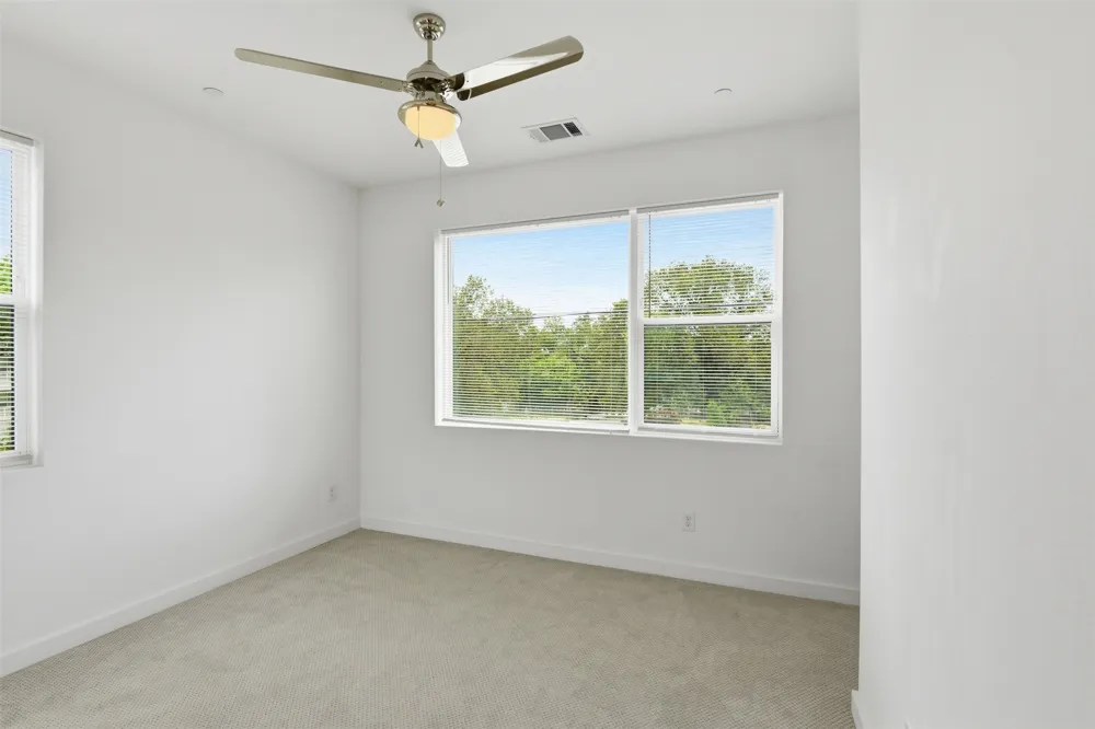 427 W 10th Street #101 Dallas, TX 75208