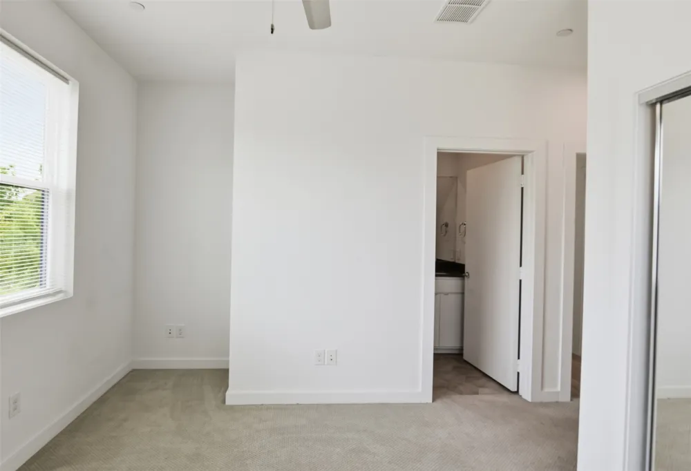 427 W 10th Street #101 Dallas, TX 75208