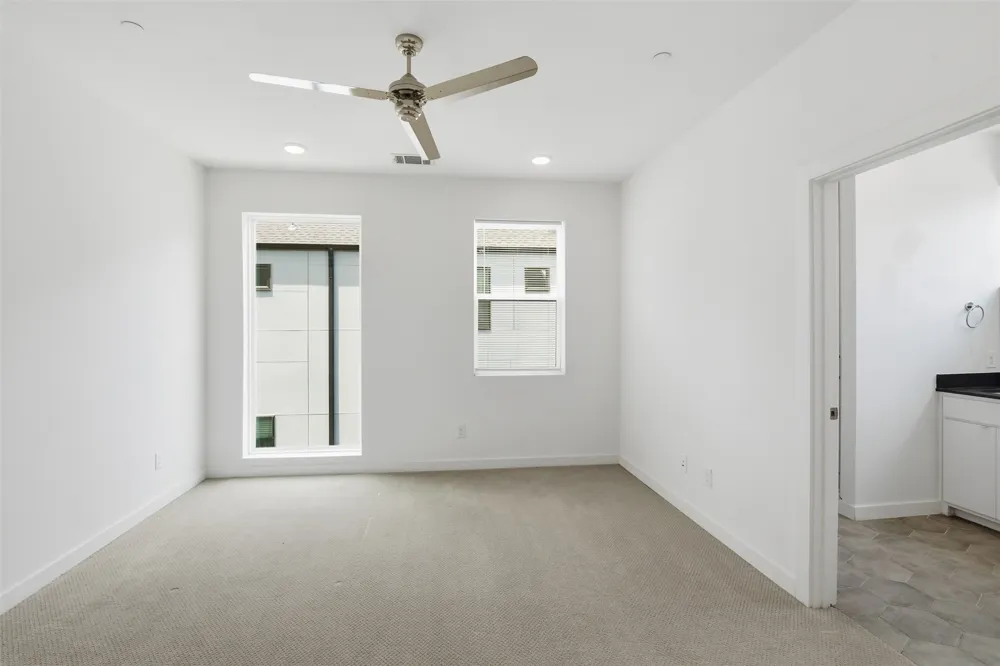427 W 10th Street #101 Dallas, TX 75208
