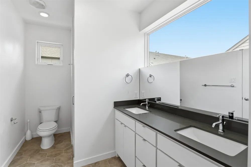 427 W 10th Street #101 Dallas, TX 75208