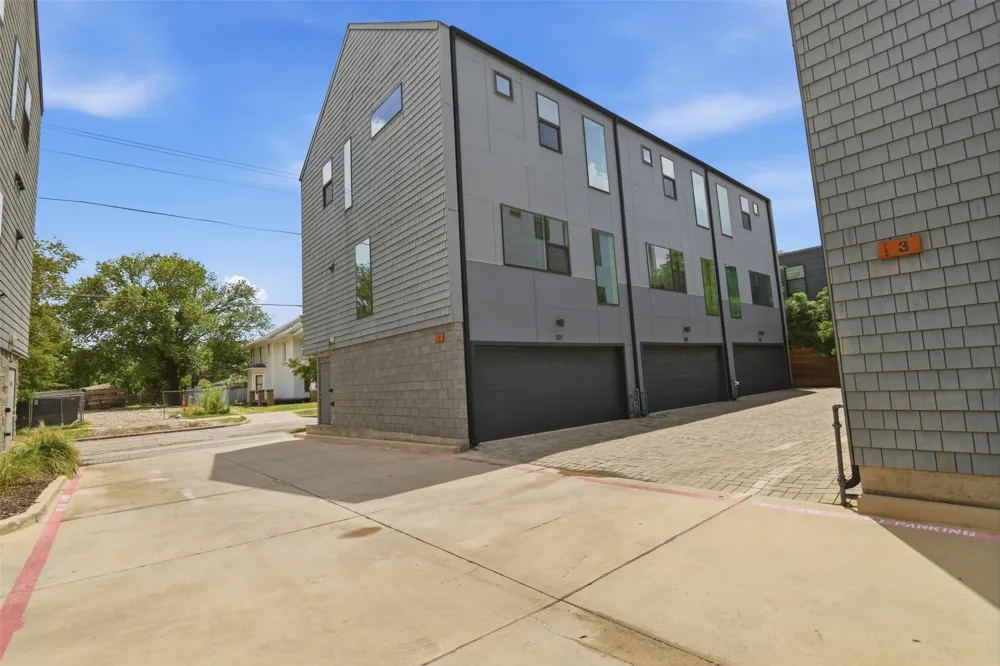 427 W 10th Street #101 Dallas, TX 75208