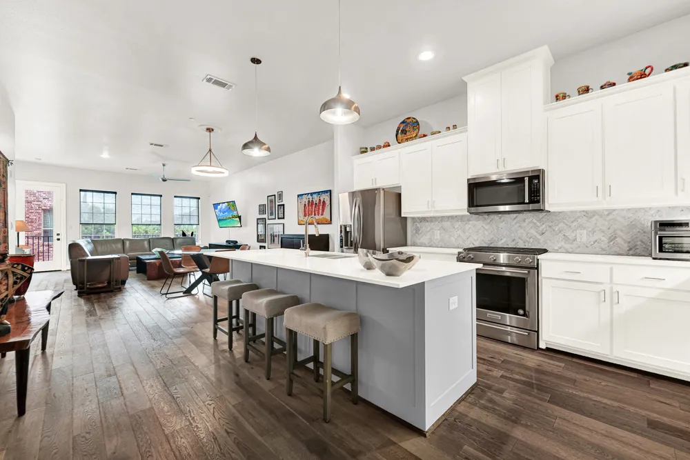 5015 Meridian Lane #2101 Addison, TX 75001