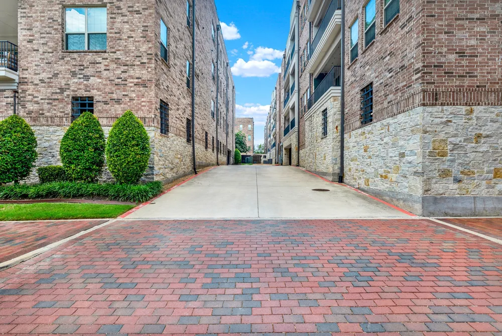 5015 Meridian Lane #2101 Addison, TX 75001