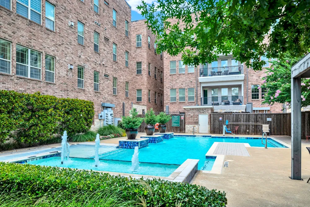 5015 Meridian Lane #2101 Addison, TX 75001
