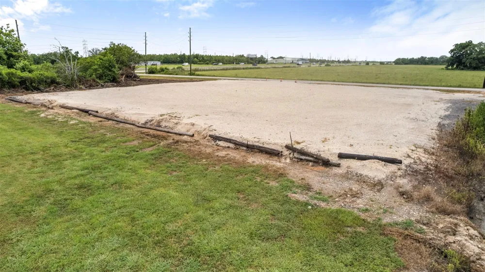 3132 County Road 61 Rosharon, TX 77583