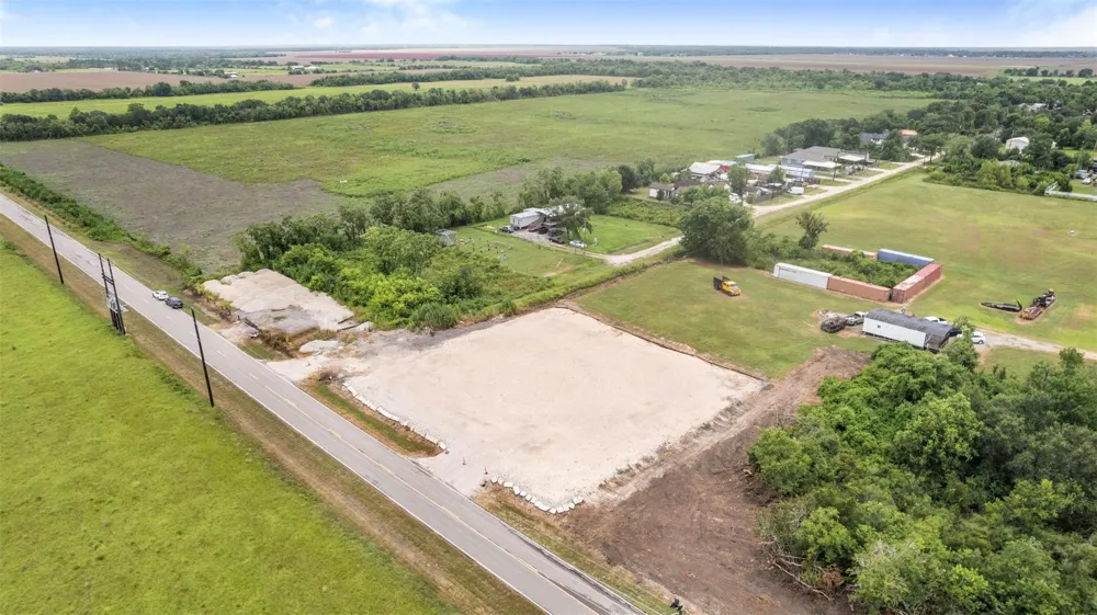 3132 County Road 61 Rosharon, TX 77583