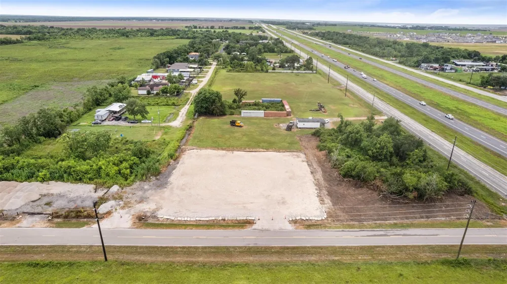 3132 County Road 61 Rosharon, TX 77583