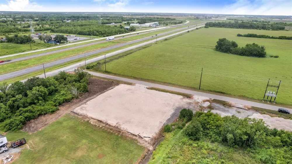 3132 County Road 61 Rosharon, TX 77583