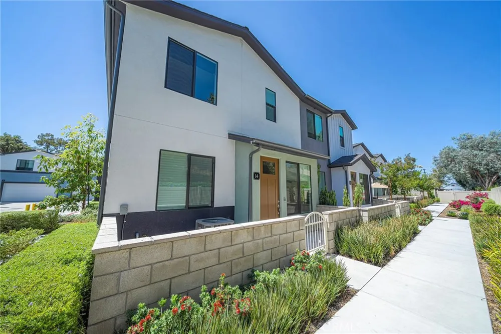 2775 W Pepper Tree #14 Anaheim, CA 92801