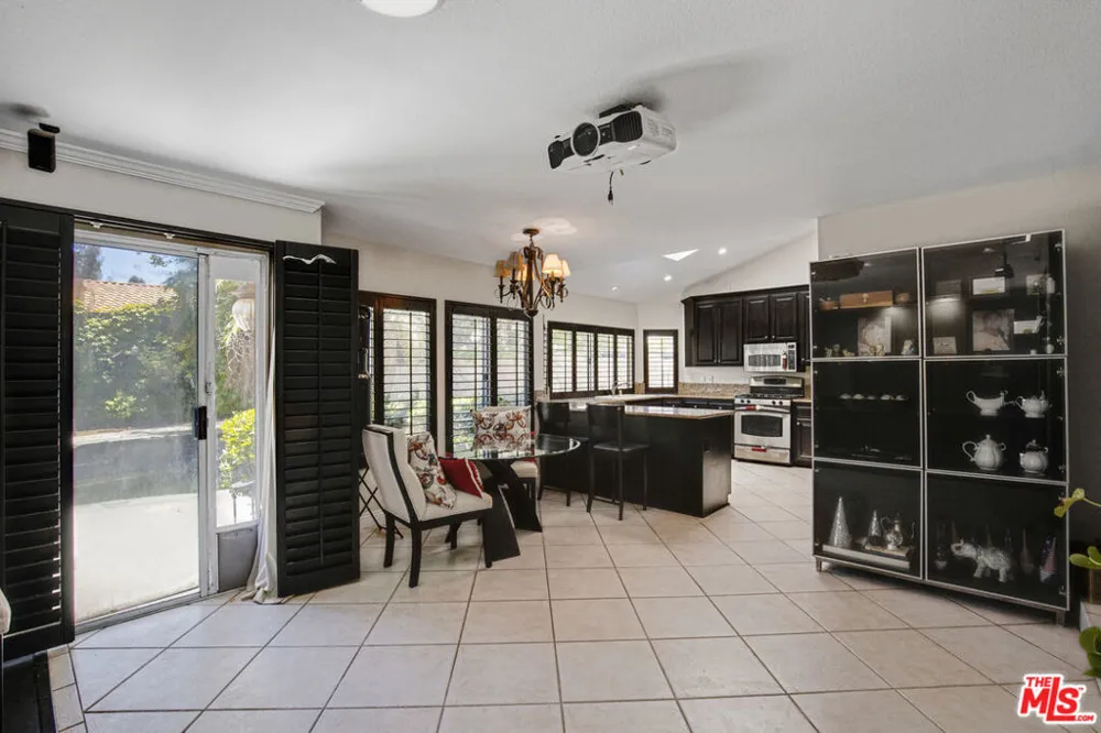 28674 Kathleen Avenue Santa Clarita, CA 91390