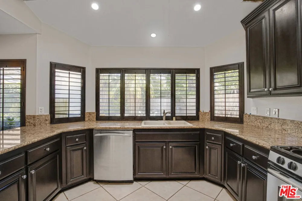 28674 Kathleen Avenue Santa Clarita, CA 91390