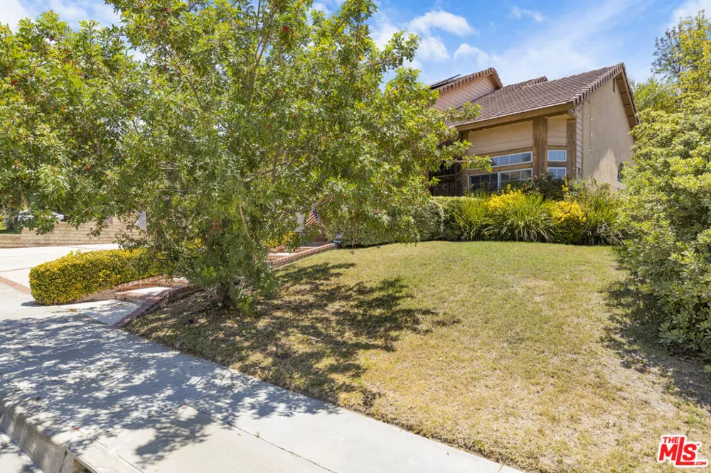 28674 Kathleen Avenue Santa Clarita, CA 91390