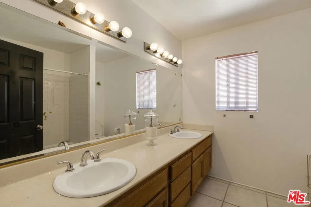 28674 Kathleen Avenue Santa Clarita, CA 91390