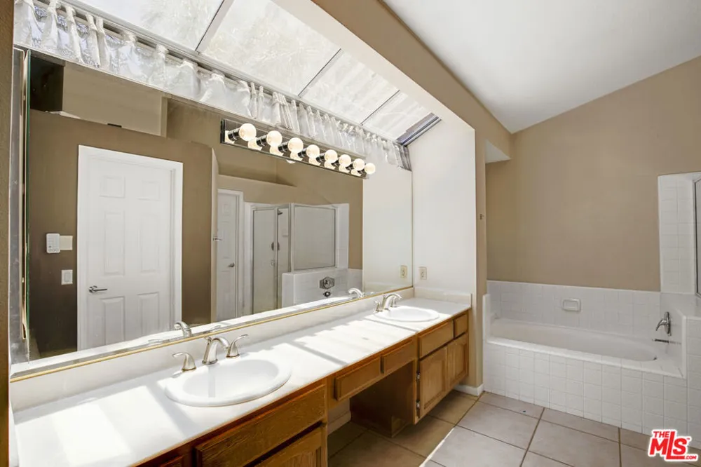 28674 Kathleen Avenue Santa Clarita, CA 91390