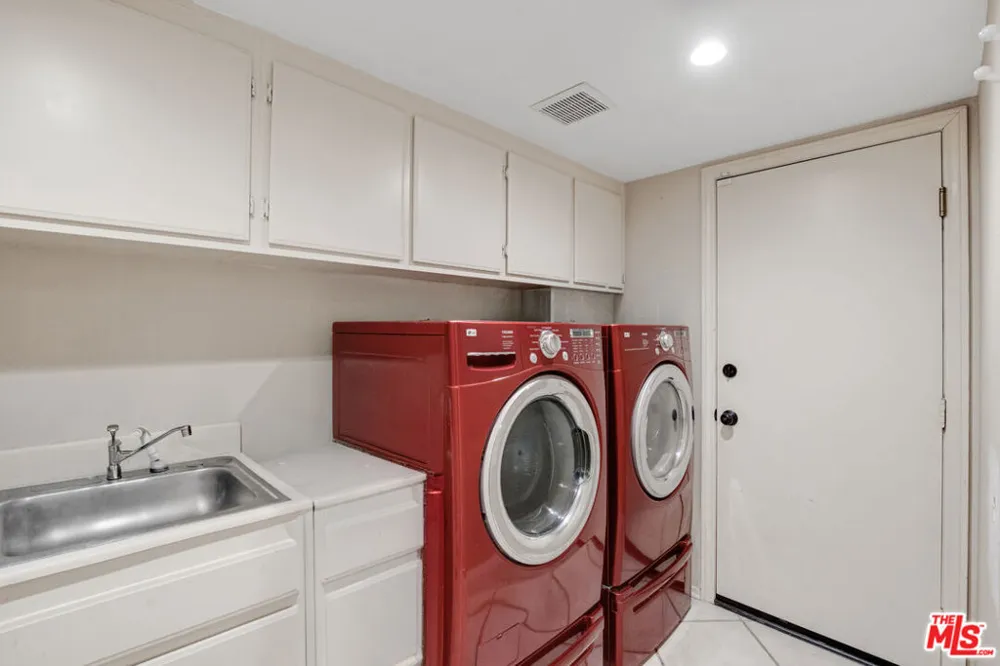 28674 Kathleen Avenue Santa Clarita, CA 91390