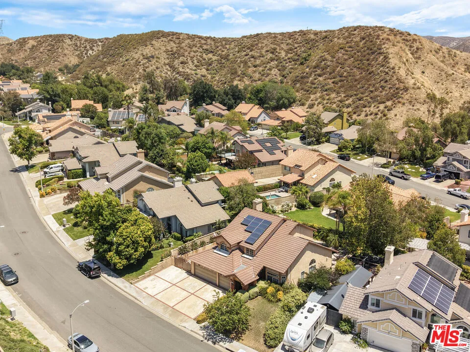 28674 Kathleen Avenue Santa Clarita, CA 91390