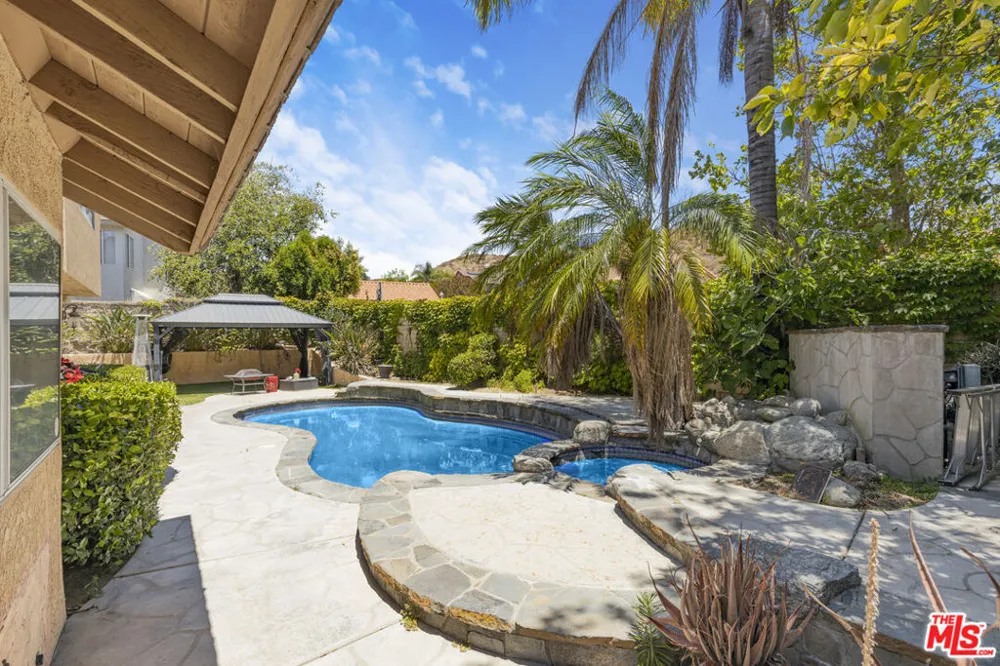 28674 Kathleen Avenue Santa Clarita, CA 91390