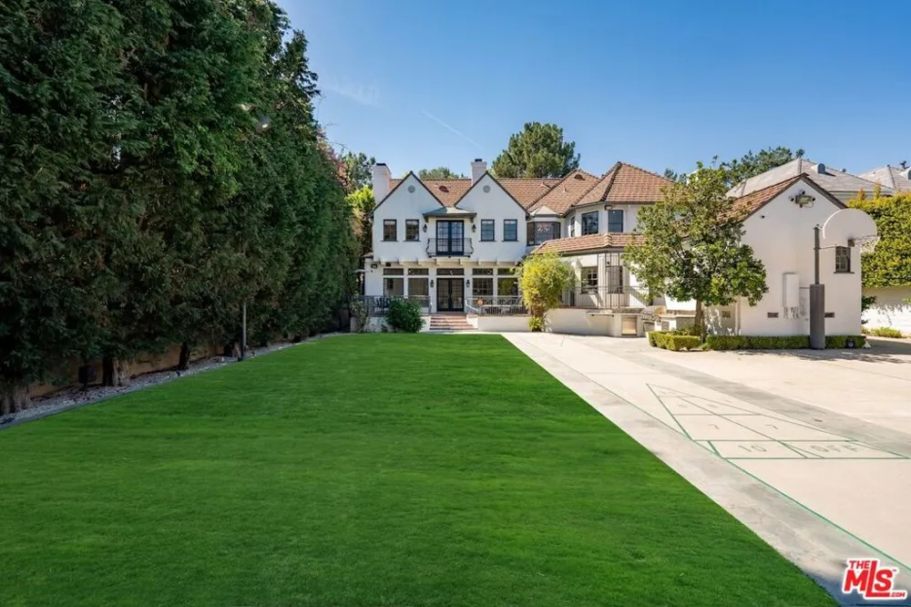 628 Sierra Drive Beverly Hills, CA 90210