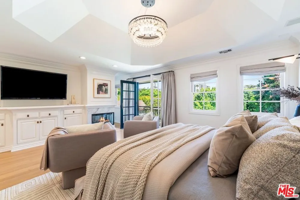 628 Sierra Drive Beverly Hills, CA 90210
