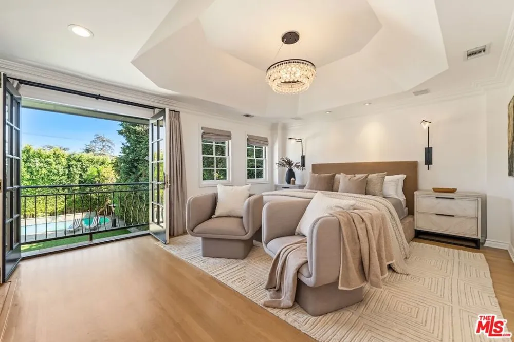628 Sierra Drive Beverly Hills, CA 90210