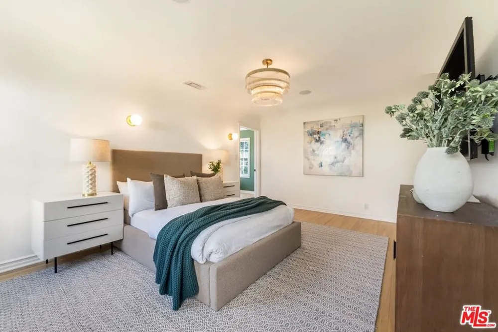 628 Sierra Drive Beverly Hills, CA 90210