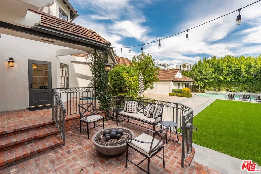 628 Sierra Drive Beverly Hills, CA 90210