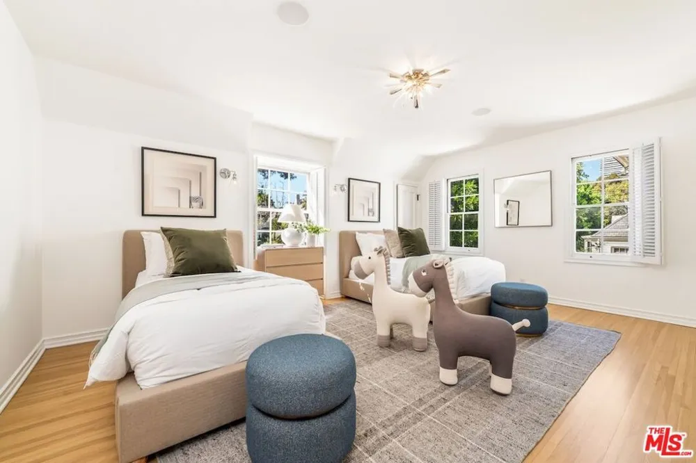 628 Sierra Drive Beverly Hills, CA 90210