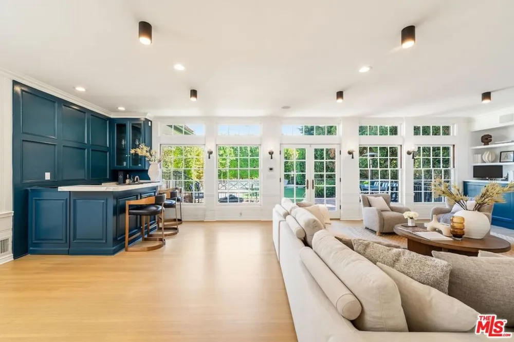 628 Sierra Drive Beverly Hills, CA 90210