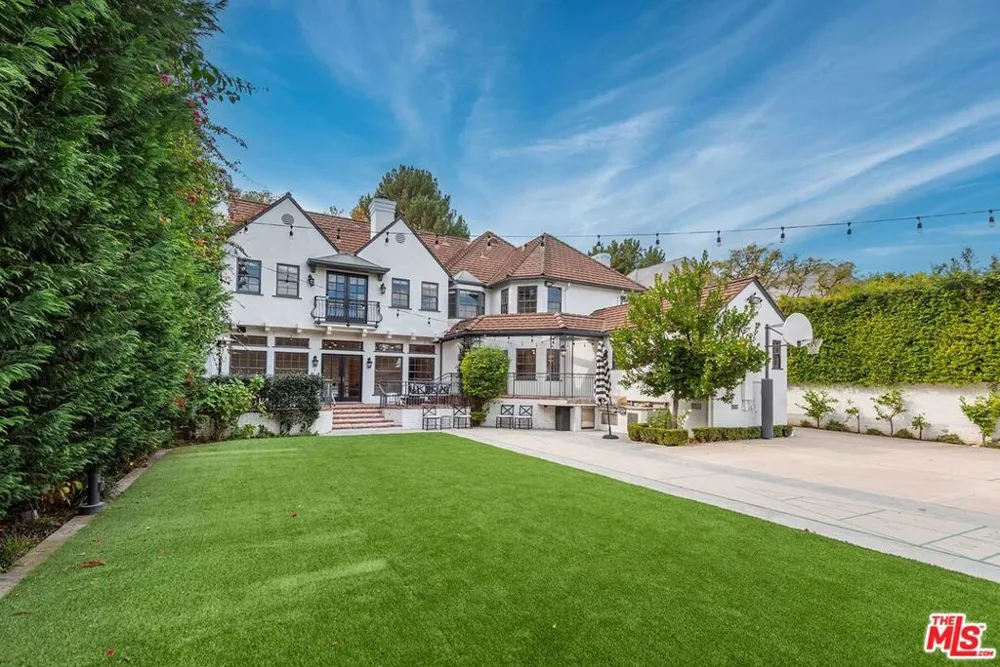 628 Sierra Drive Beverly Hills, CA 90210