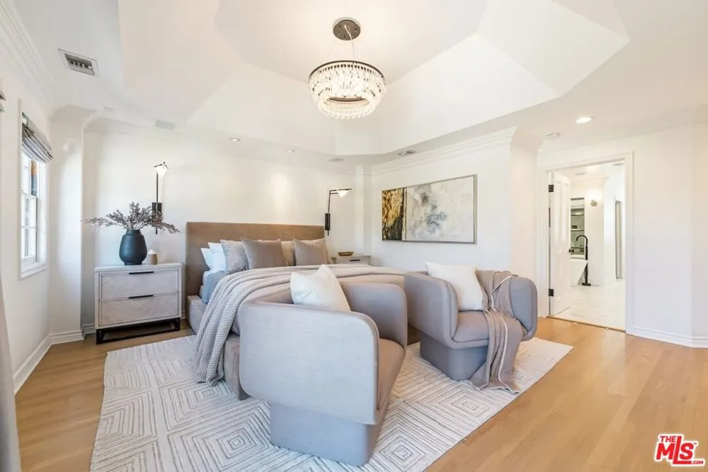 628 Sierra Drive Beverly Hills, CA 90210
