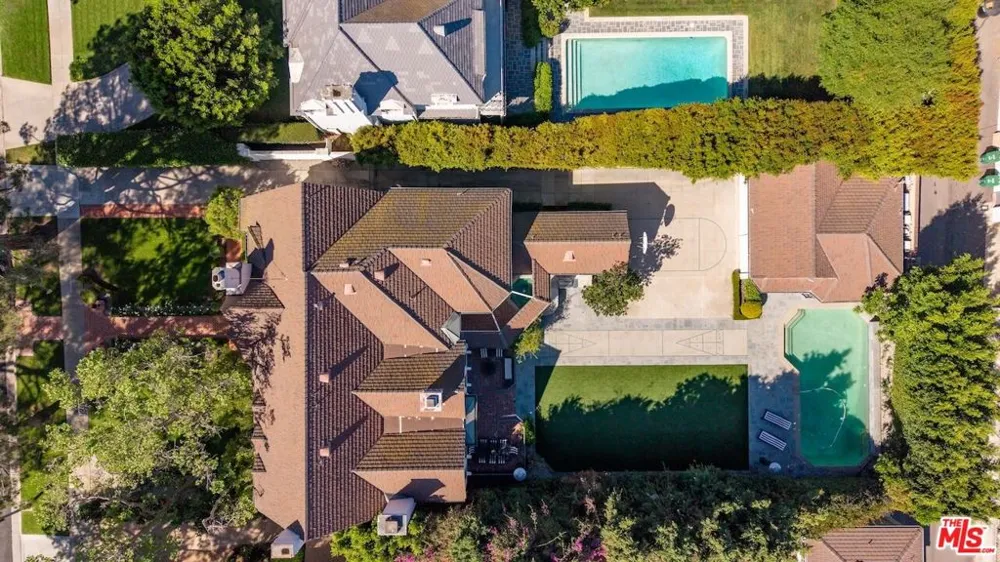 628 Sierra Drive Beverly Hills, CA 90210
