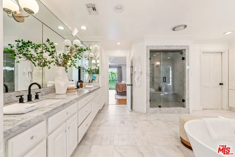 628 Sierra Drive Beverly Hills, CA 90210