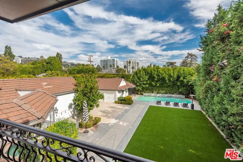 628 Sierra Drive Beverly Hills, CA 90210