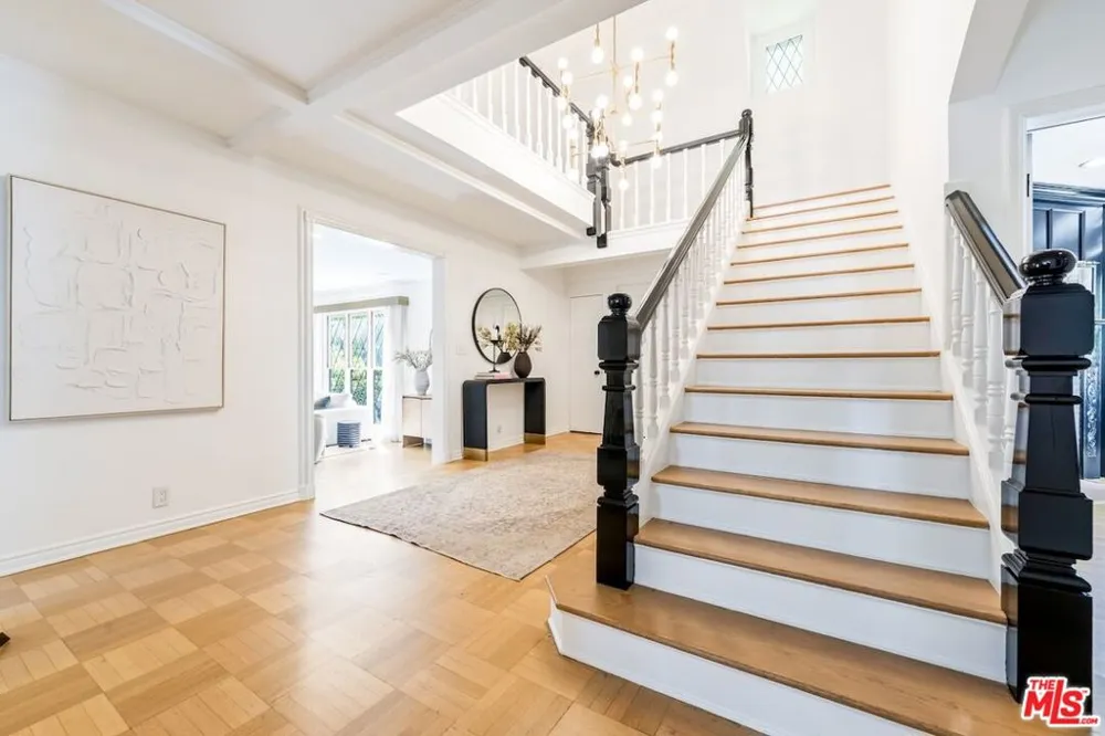 628 Sierra Drive Beverly Hills, CA 90210