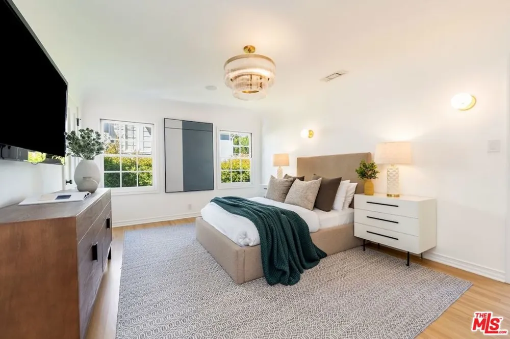 628 Sierra Drive Beverly Hills, CA 90210