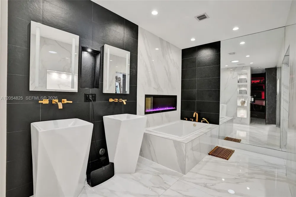 19130 NE 21st Ave North Miami Beach, FL 33179