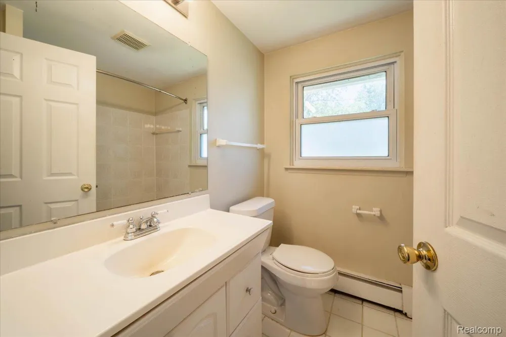 2363 Darnell Street Wolverine Lake Village, MI 48390
