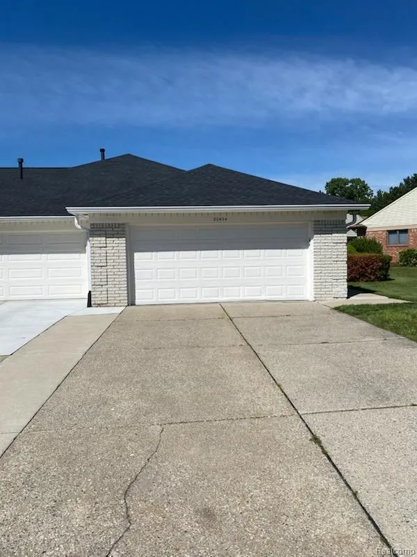 20404 Birch Meadow Drive Clinton Charter Township, MI 48036
