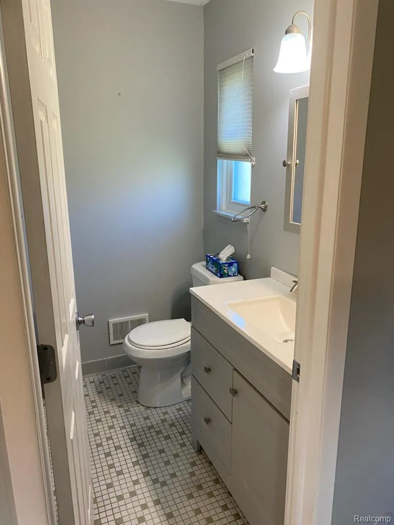20404 Birch Meadow Drive Clinton Charter Township, MI 48036