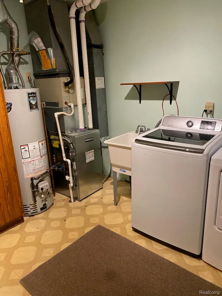 20404 Birch Meadow Drive Clinton Charter Township, MI 48036