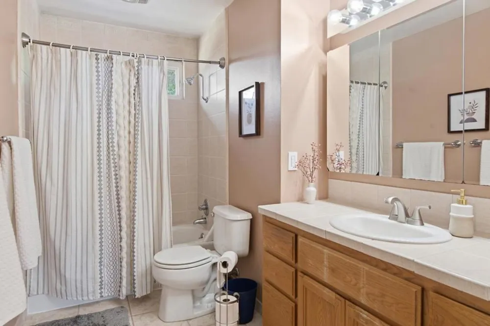 81 Franklin Circle San Juan Bautista, CA 95045