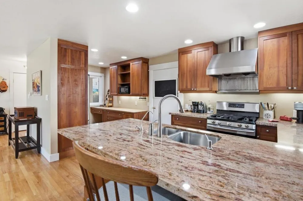 81 Franklin Circle San Juan Bautista, CA 95045