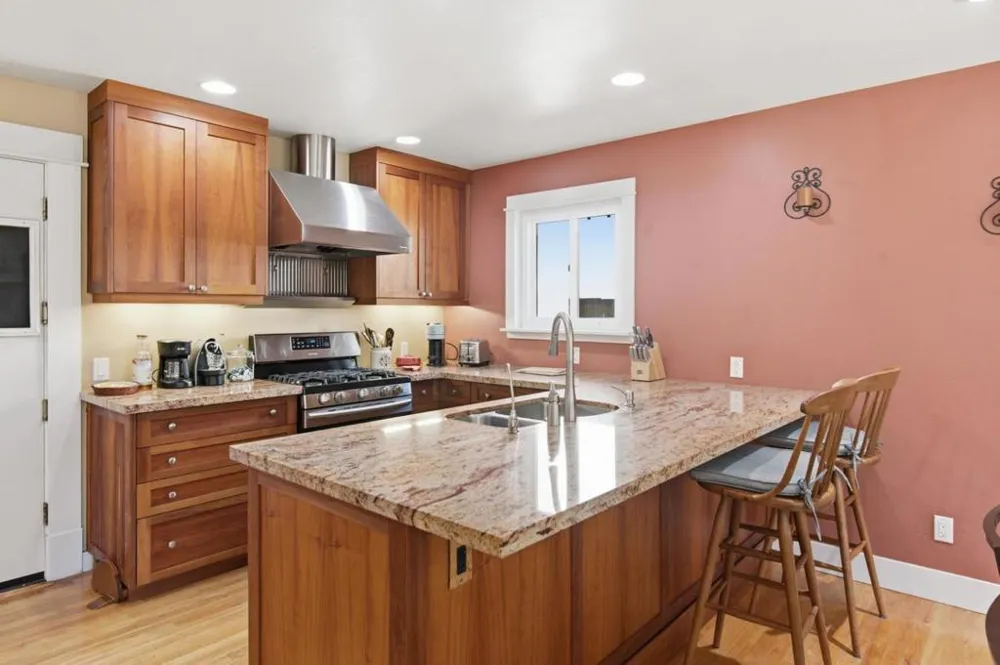 81 Franklin Circle San Juan Bautista, CA 95045
