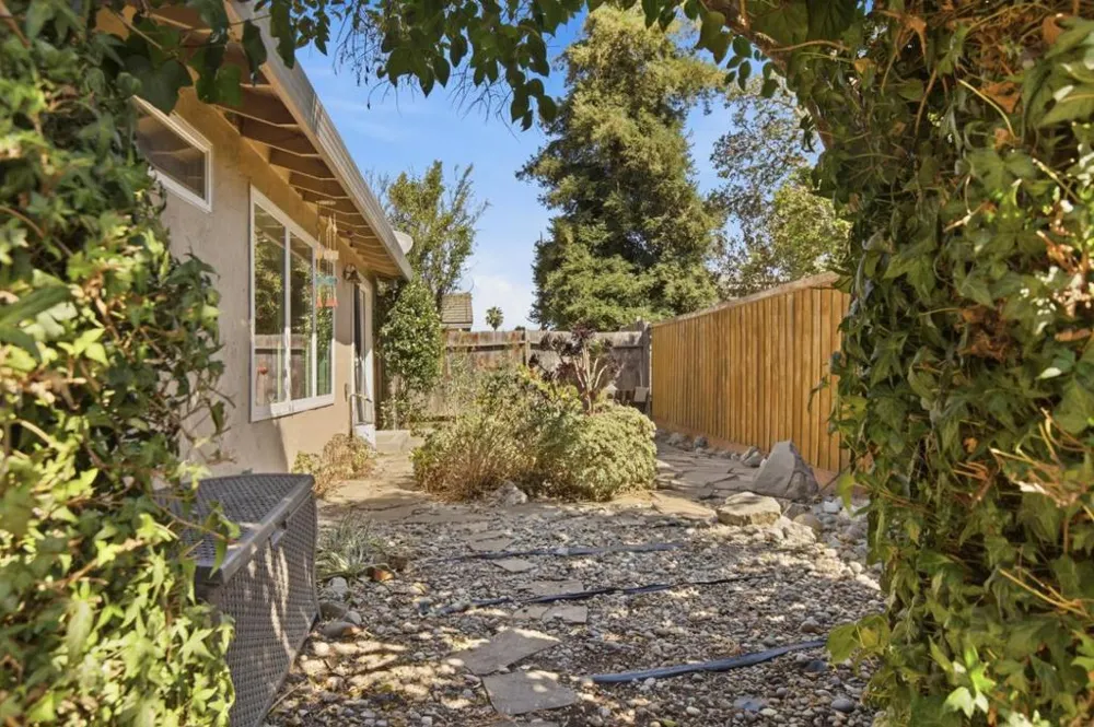 81 Franklin Circle San Juan Bautista, CA 95045
